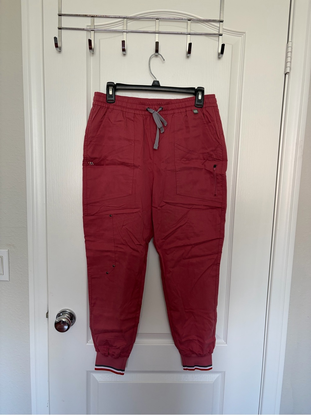 Mediclo jogger scrub bottoms in Mauve